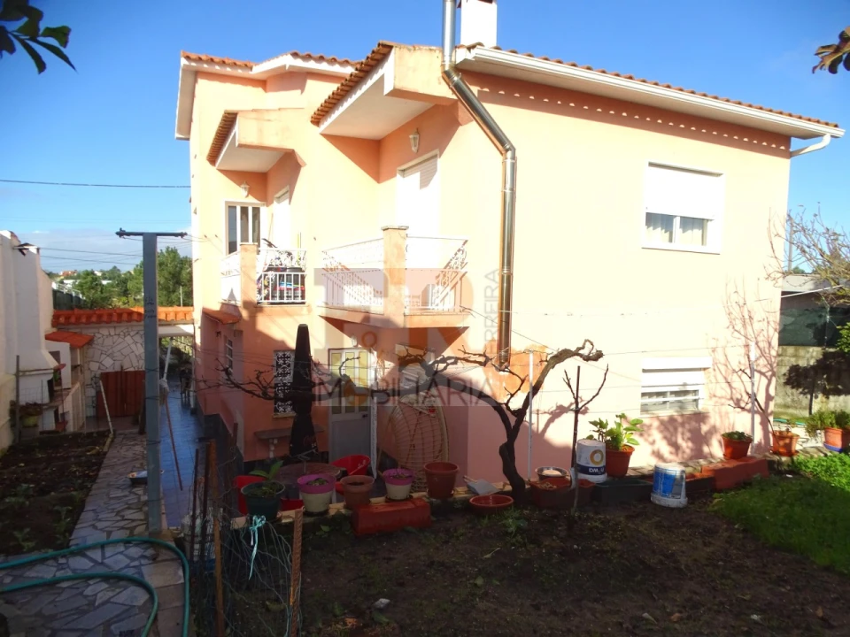 Moradia T4 para Venda em Fernao Ferro Foto 4