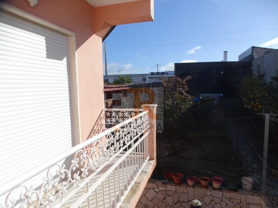 Moradia T4 para Venda em Fernao Ferro Foto 32