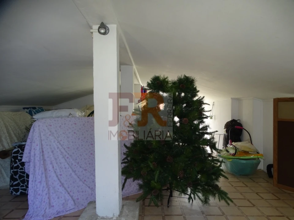 Moradia T4 para Venda em Fernao Ferro Foto 41