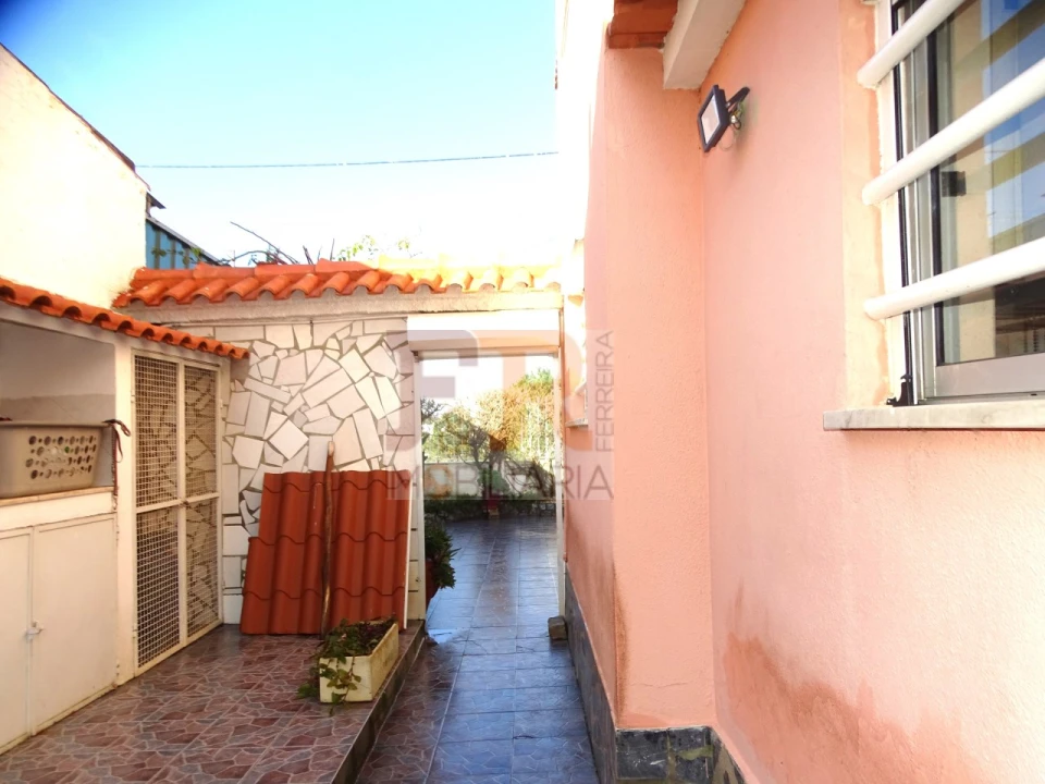 Moradia T4 para Venda em Fernao Ferro Foto 53