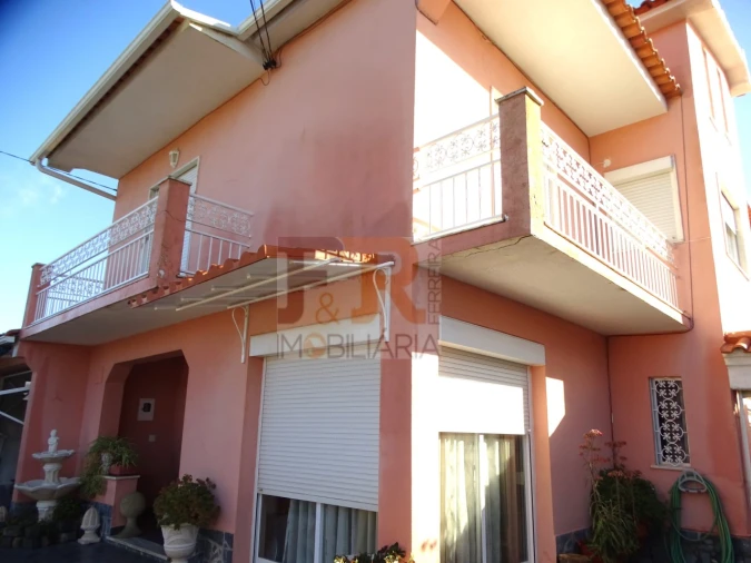 Moradia T4 para Venda em Fernao Ferro Foto 1