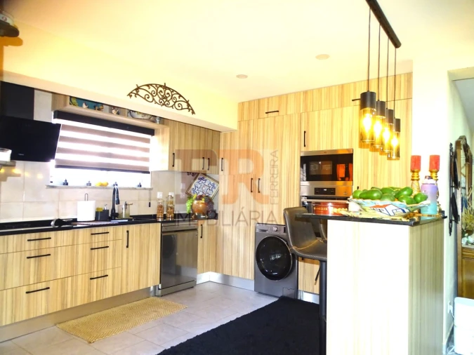 Moradia T4 para Venda em Fernao Ferro Foto 5