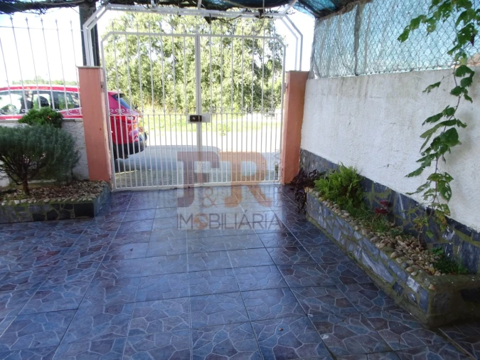 Moradia T4 para Venda em Fernao Ferro Foto 49