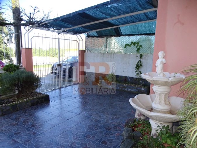 Moradia T4 para Venda em Fernao Ferro Foto 50