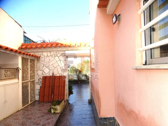 Moradia T4 para Venda em Fernao Ferro Foto 53