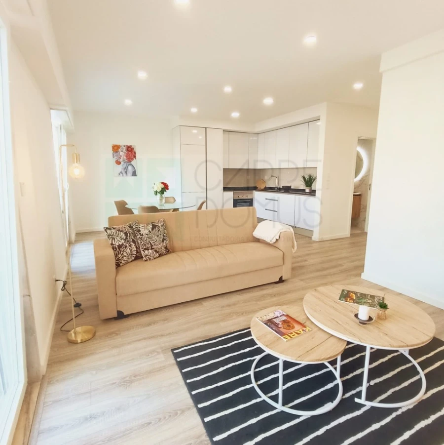 Apartamento T2 para Venda em Benfica Foto 2