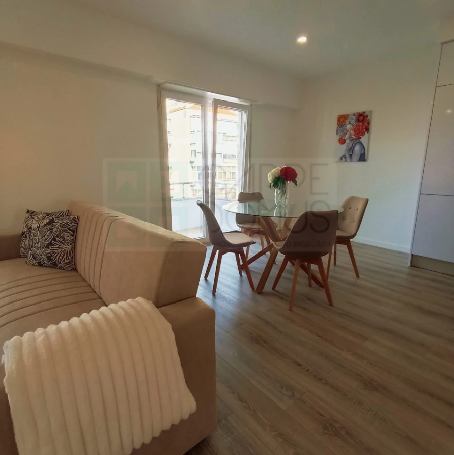 Apartamento T2 para Venda em Benfica Foto 5