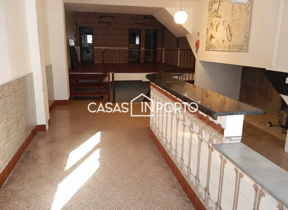 Loja para Arrendamento em Paranhos Foto 1