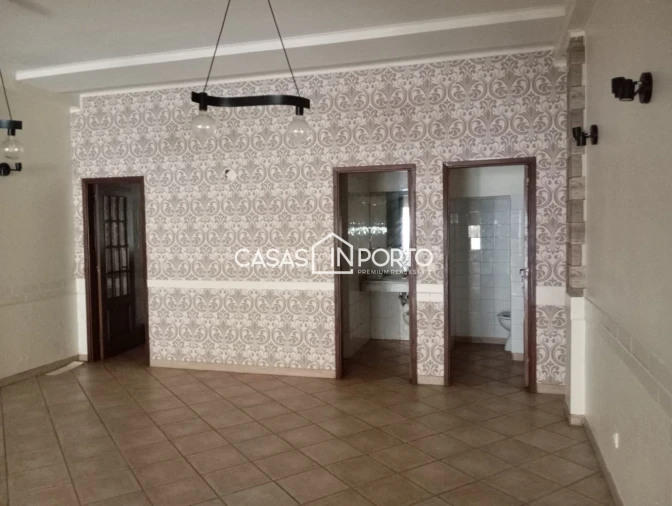 Loja para Arrendamento em Paranhos Foto 7