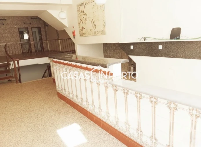 Loja para Arrendamento em Paranhos Foto 2