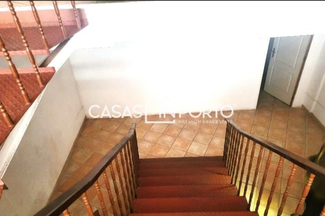 Loja para Arrendamento em Paranhos Foto 3