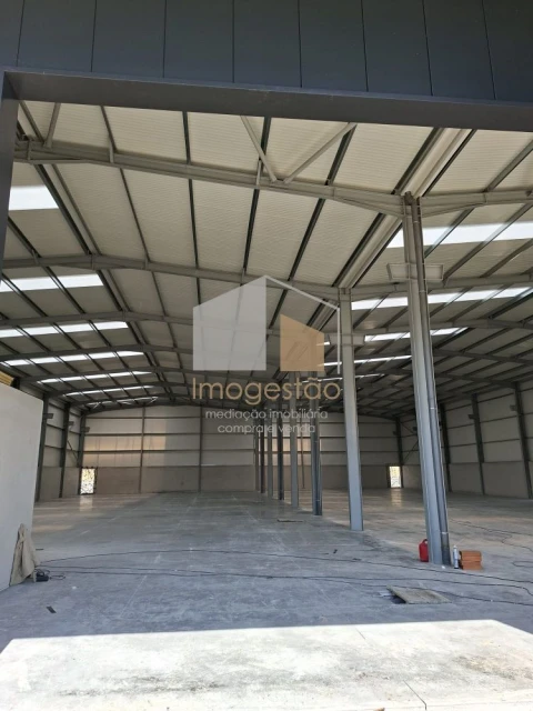 Loja para Venda em Sapardos