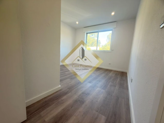 Apartamento T2 para Venda em Mafamude e Vilar do Paraíso Foto 8