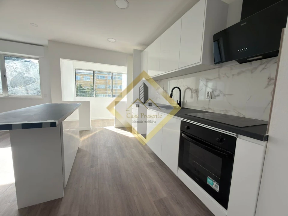 Apartamento T2 para Venda em Mafamude e Vilar do Paraíso Foto 1