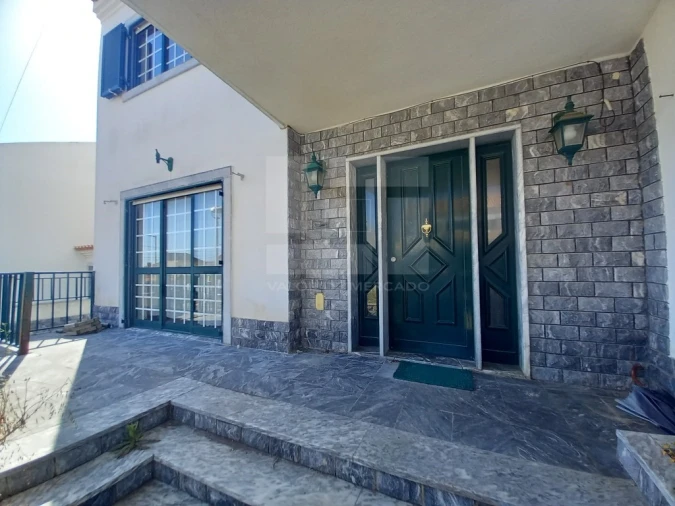 Moradia T4 para Venda em Santo Isidoro Foto 3