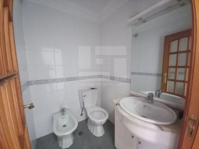 Moradia T4 para Venda em Santo Isidoro Foto 18