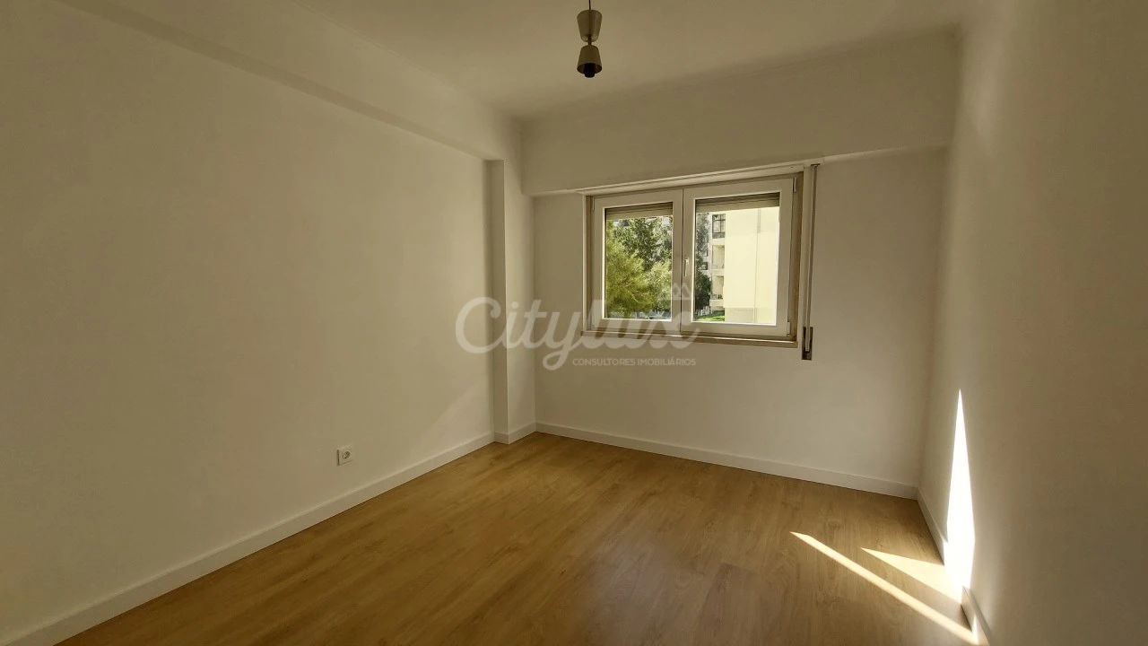 Apartamento T2 para Arrendamento em Cacém e São Marcos Foto 17