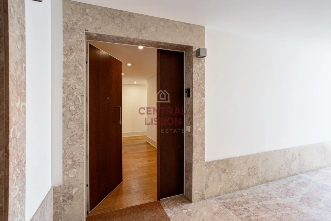 Apartamento T4 para Arrendamento em Santa Maria Maior Foto 49