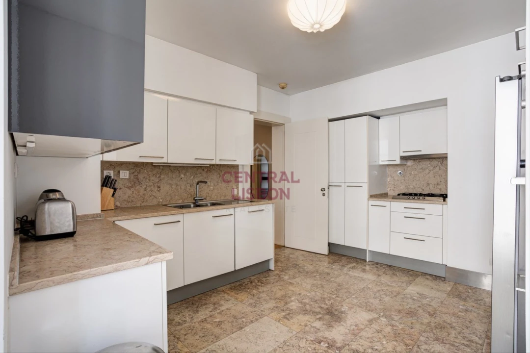 Apartamento T4 para Arrendamento em Santa Maria Maior Foto 15