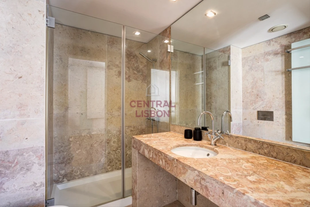 Apartamento T4 para Arrendamento em Santa Maria Maior Foto 45