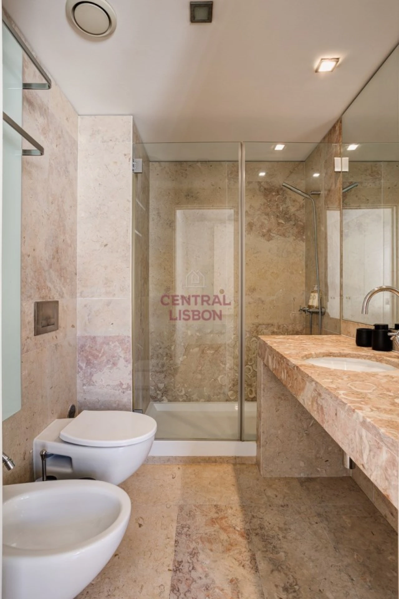 Apartamento T4 para Arrendamento em Santa Maria Maior Foto 46