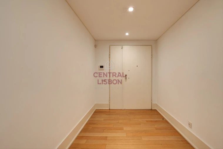 Apartamento T4 para Arrendamento em Santa Maria Maior Foto 48
