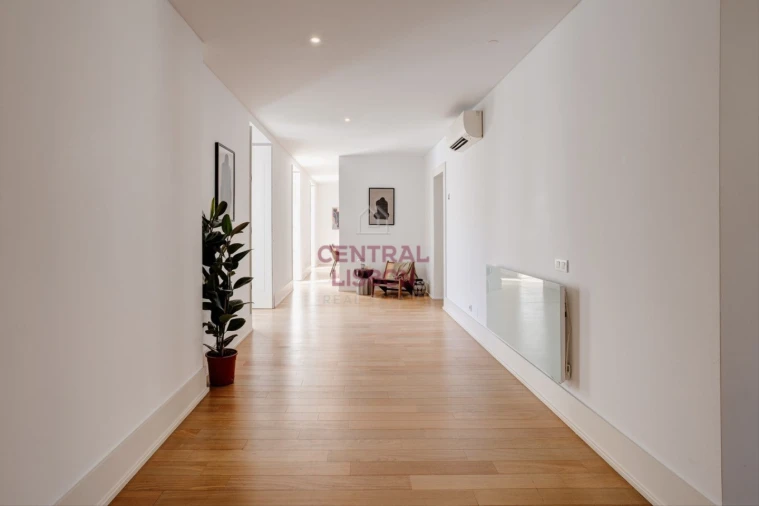 Apartamento T4 para Arrendamento em Santa Maria Maior Foto 11