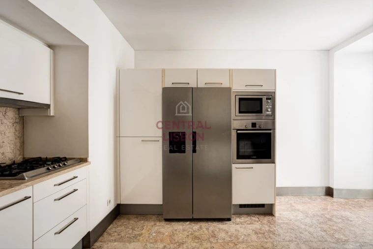 Apartamento T4 para Arrendamento em Santa Maria Maior Foto 13