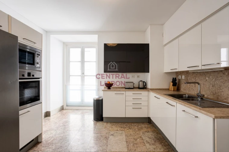 Apartamento T4 para Arrendamento em Santa Maria Maior Foto 14