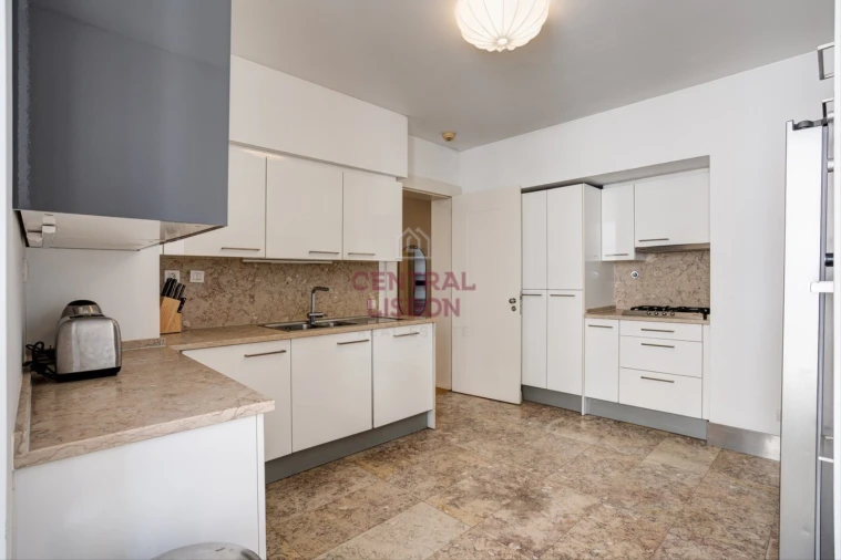 Apartamento T4 para Arrendamento em Santa Maria Maior Foto 15