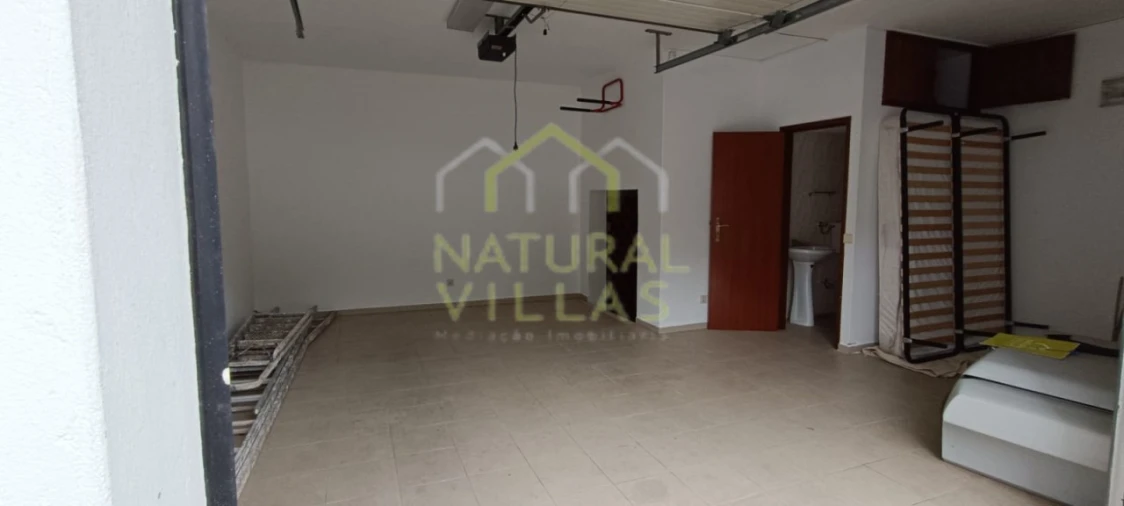 Garagem para Arrendamento em Faro (Sé e São Pedro) Foto 1