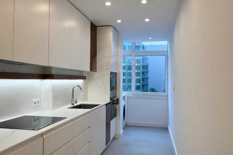 Apartamento T3 para Venda em Avenidas Novas Foto 30