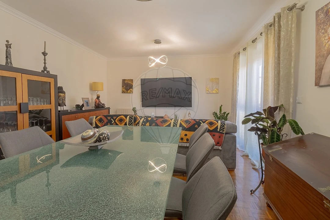 Apartamento T4 para Venda em Mafamude e Vilar do Paraíso Foto 1