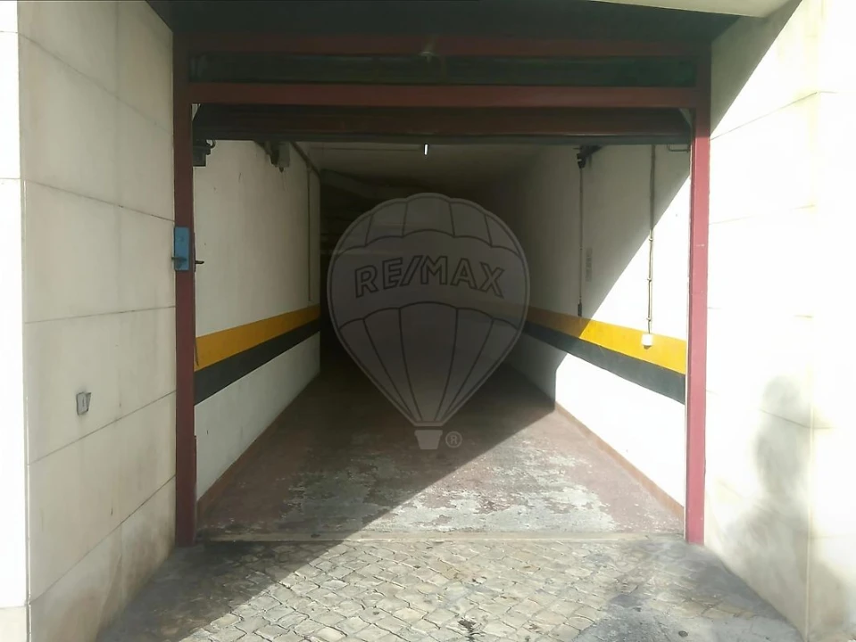Garagem para Venda em Agualva e Mira-Sintra Foto 2