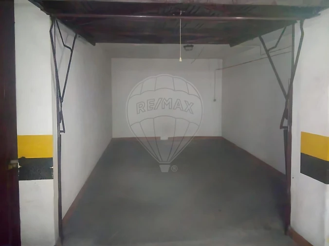 Garagem para Venda em Agualva e Mira-Sintra