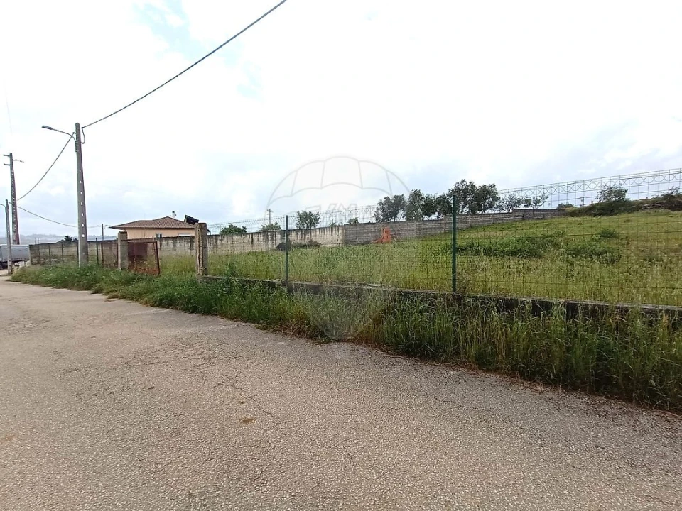 Terreno para Venda em Parceiros e Azoia Foto 2