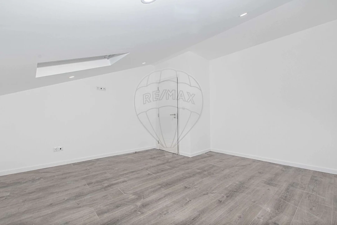 Apartamento T3 para Arrendamento em Alhandra, São João dos Montes e Calhandriz Foto 2