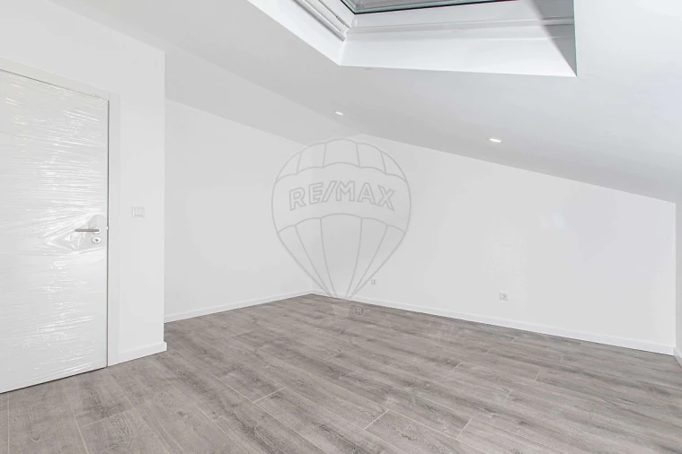 Apartamento T3 para Arrendamento em Alhandra, São João dos Montes e Calhandriz Foto 1