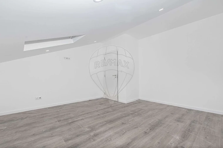 Apartamento T3 para Arrendamento em Alhandra, São João dos Montes e Calhandriz Foto 2