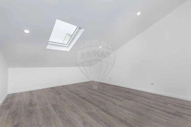 Apartamento T3 para Arrendamento em Alhandra, São João dos Montes e Calhandriz Foto 6