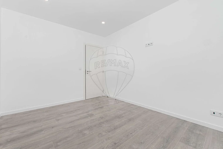 Apartamento T3 para Arrendamento em Alhandra, São João dos Montes e Calhandriz Foto 11