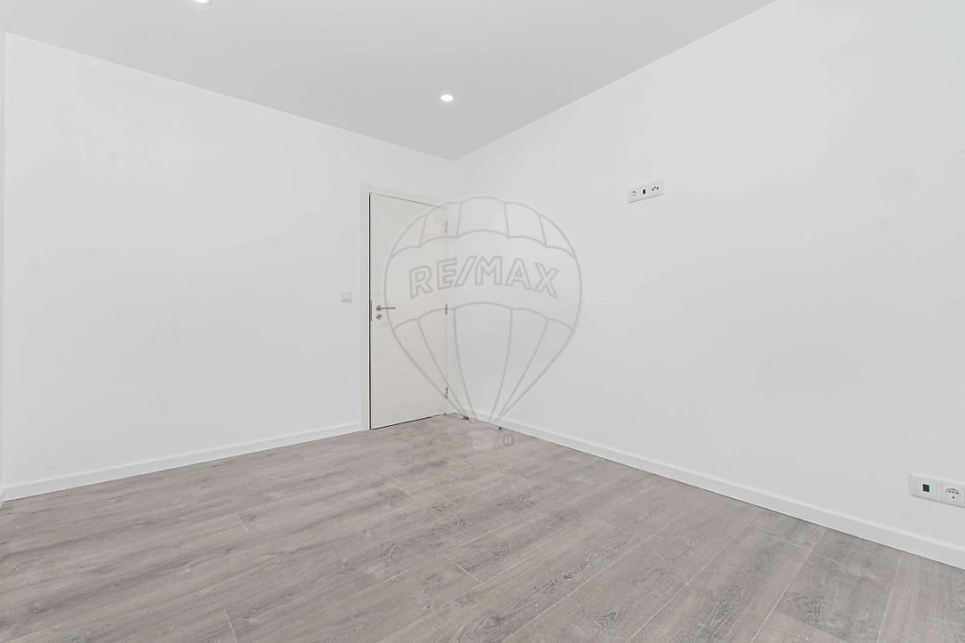 Apartamento T3 para Arrendamento em Alhandra, São João dos Montes e Calhandriz Foto 11