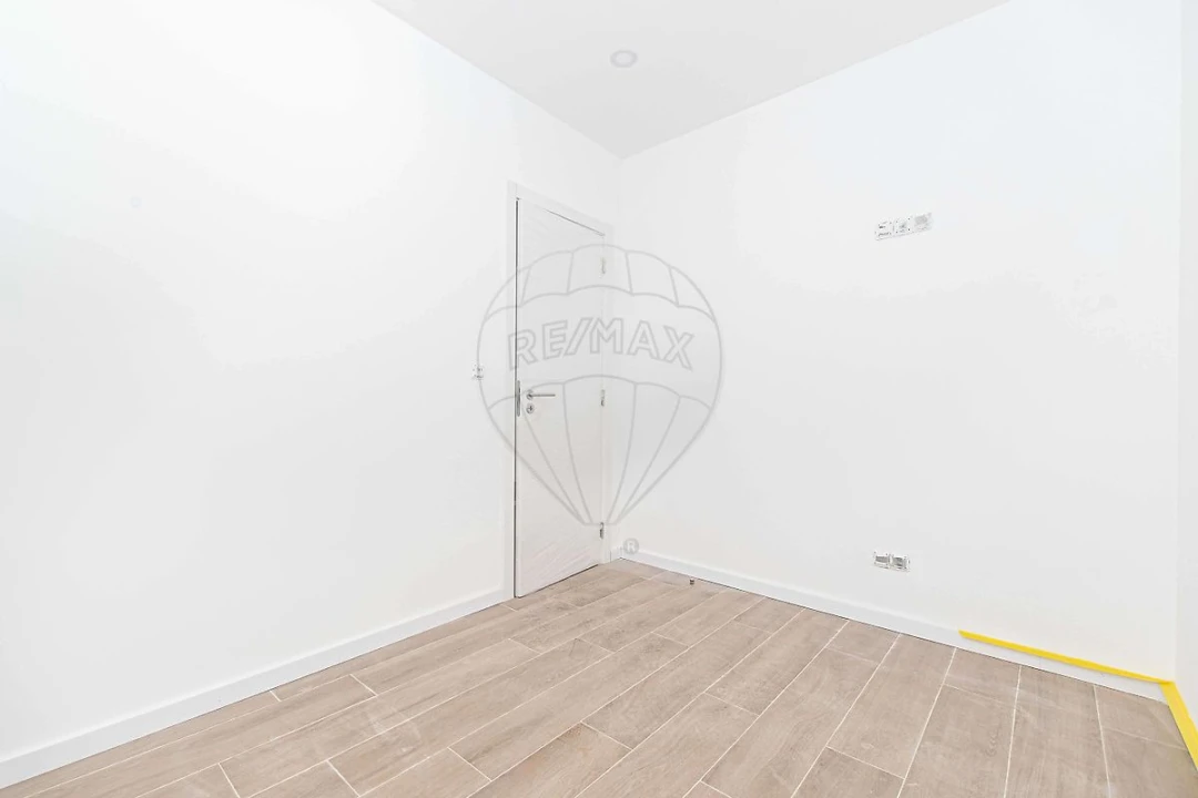 Apartamento T2 para Arrendamento em Alhandra, São João dos Montes e Calhandriz Foto 4