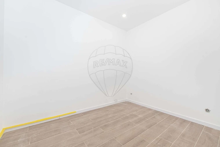 Apartamento T2 para Arrendamento em Alhandra, São João dos Montes e Calhandriz Foto 13