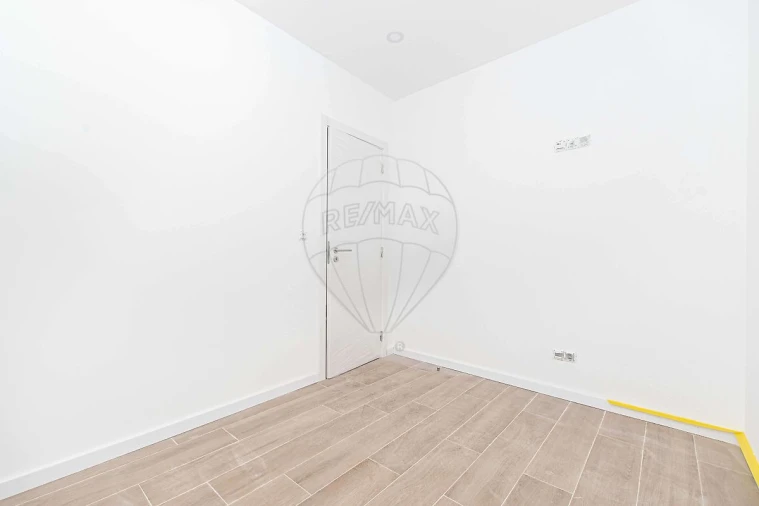 Apartamento T2 para Arrendamento em Alhandra, São João dos Montes e Calhandriz Foto 4