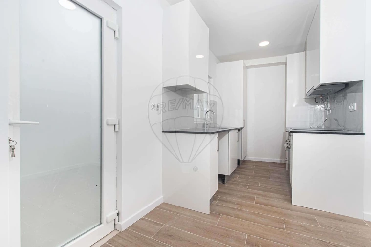 Apartamento T2 para Arrendamento em Alhandra, São João dos Montes e Calhandriz Foto 9