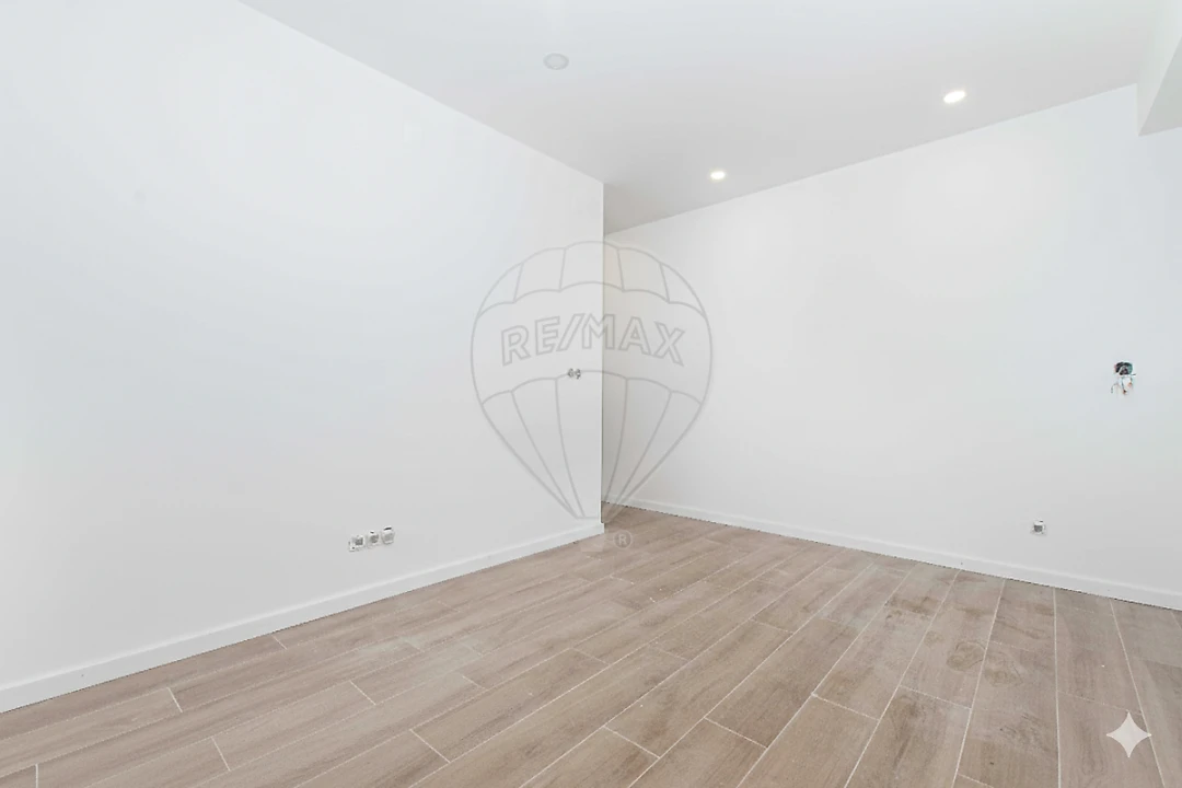 Apartamento T2 para Arrendamento em Alhandra, São João dos Montes e Calhandriz Foto 3