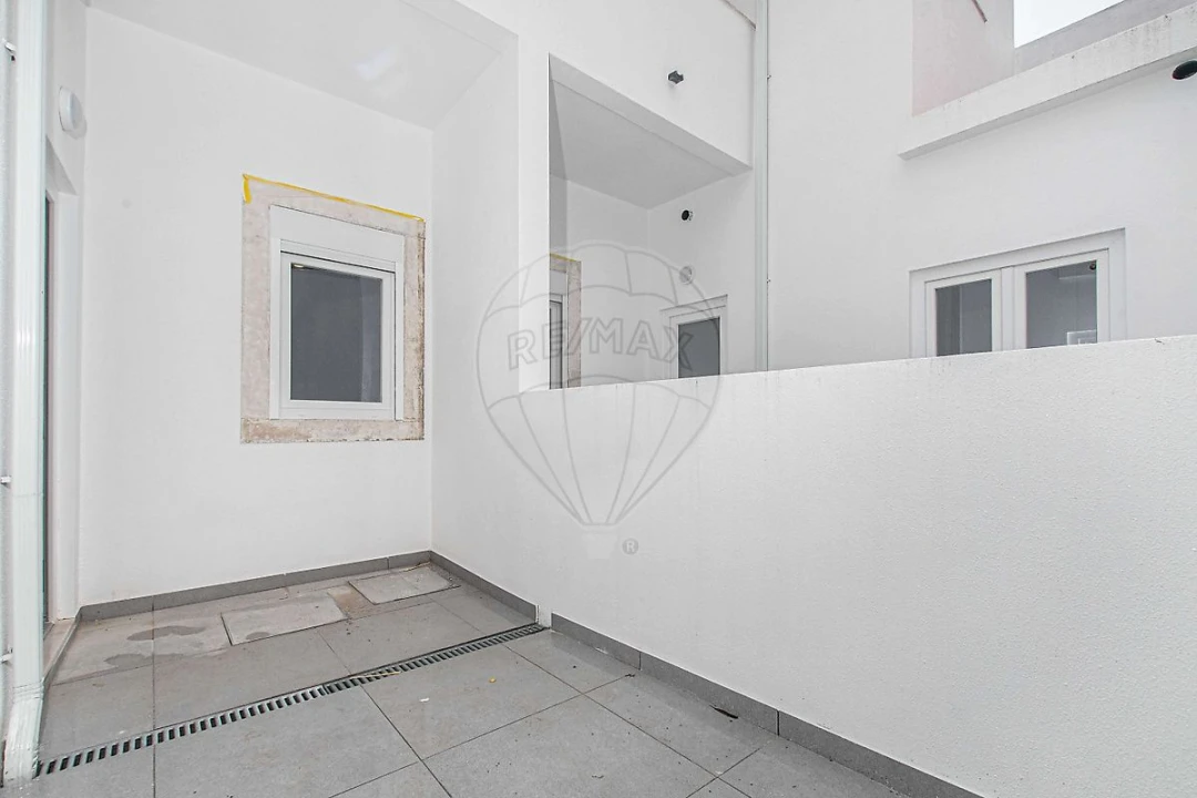 Apartamento T2 para Arrendamento em Alhandra, São João dos Montes e Calhandriz Foto 14