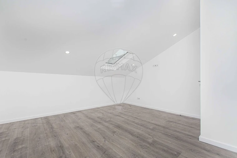 Apartamento T3 para Arrendamento em Alhandra, São João dos Montes e Calhandriz Foto 5