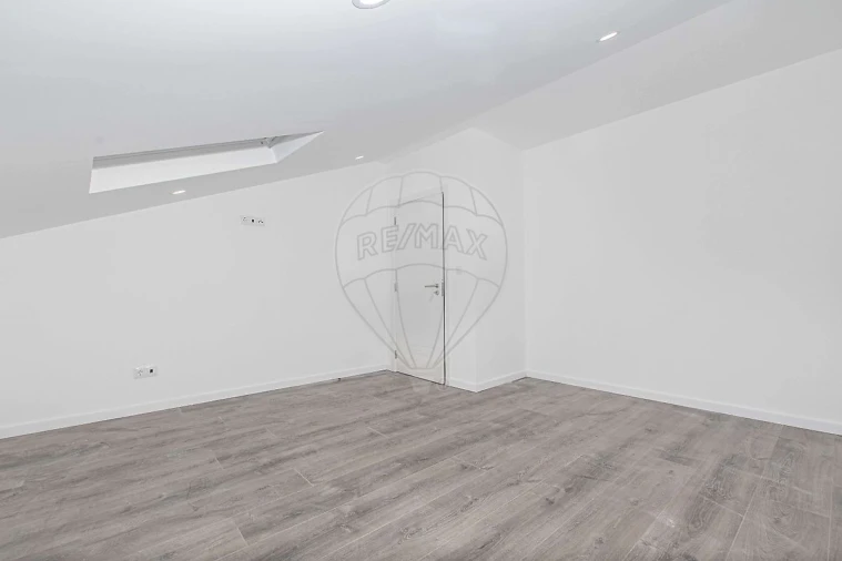 Apartamento T3 para Arrendamento em Alhandra, São João dos Montes e Calhandriz Foto 1